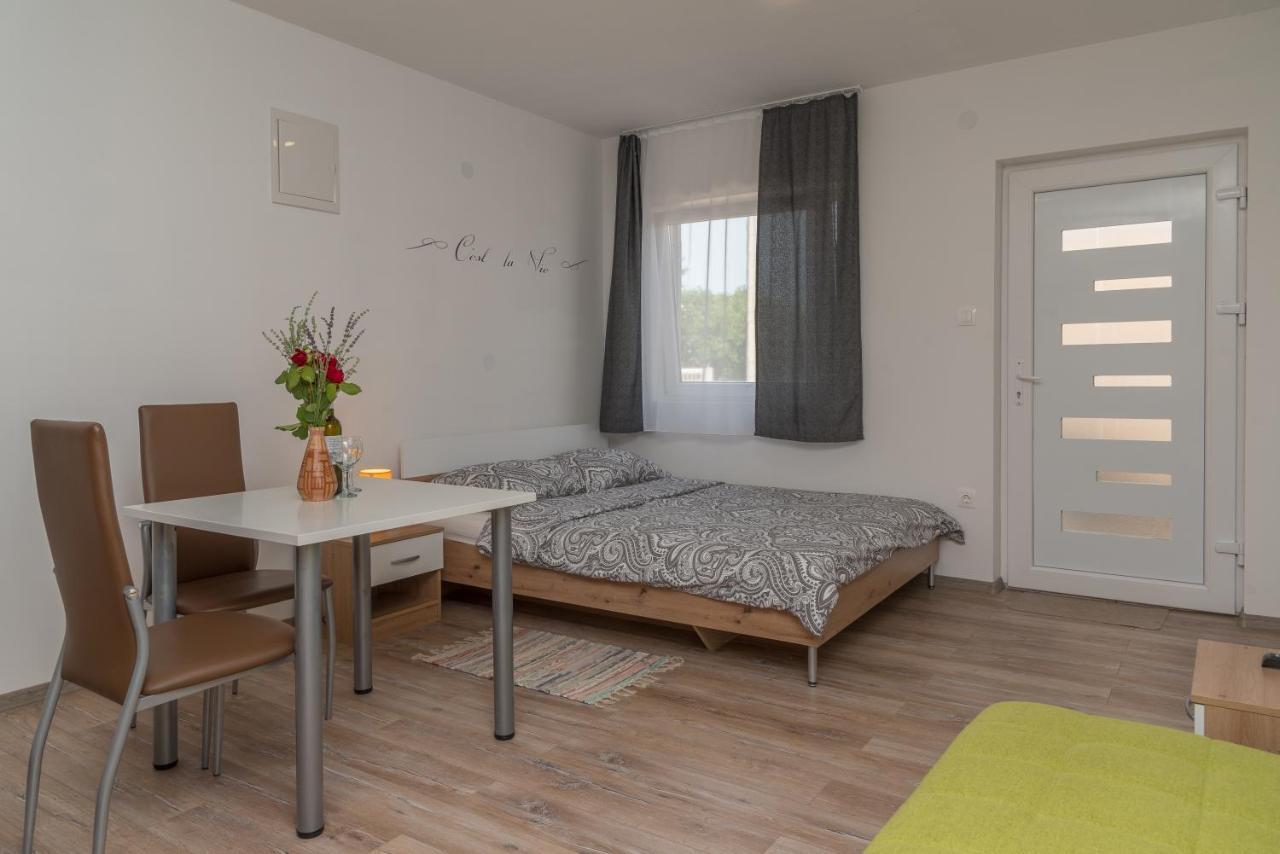 נין Apartmani Krzak מראה חיצוני תמונה