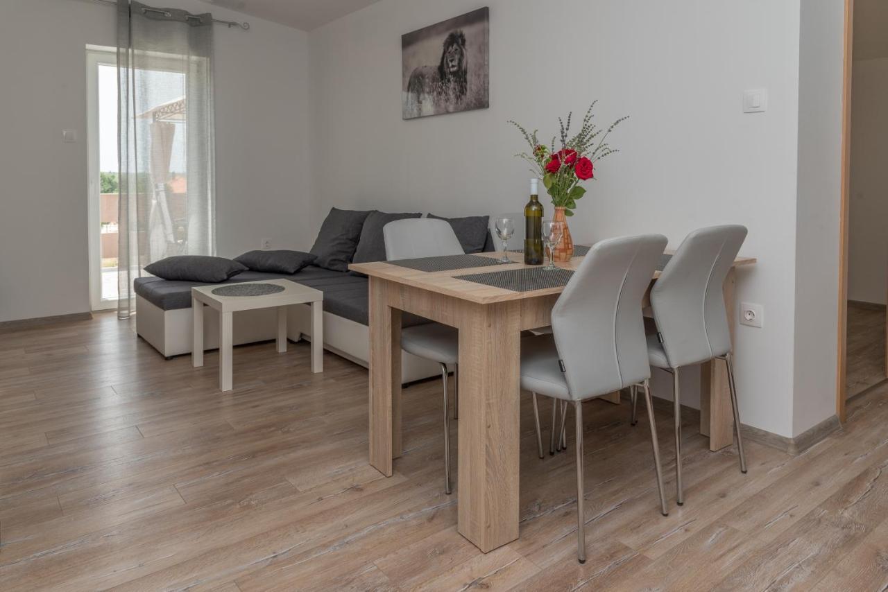 נין Apartmani Krzak מראה חיצוני תמונה