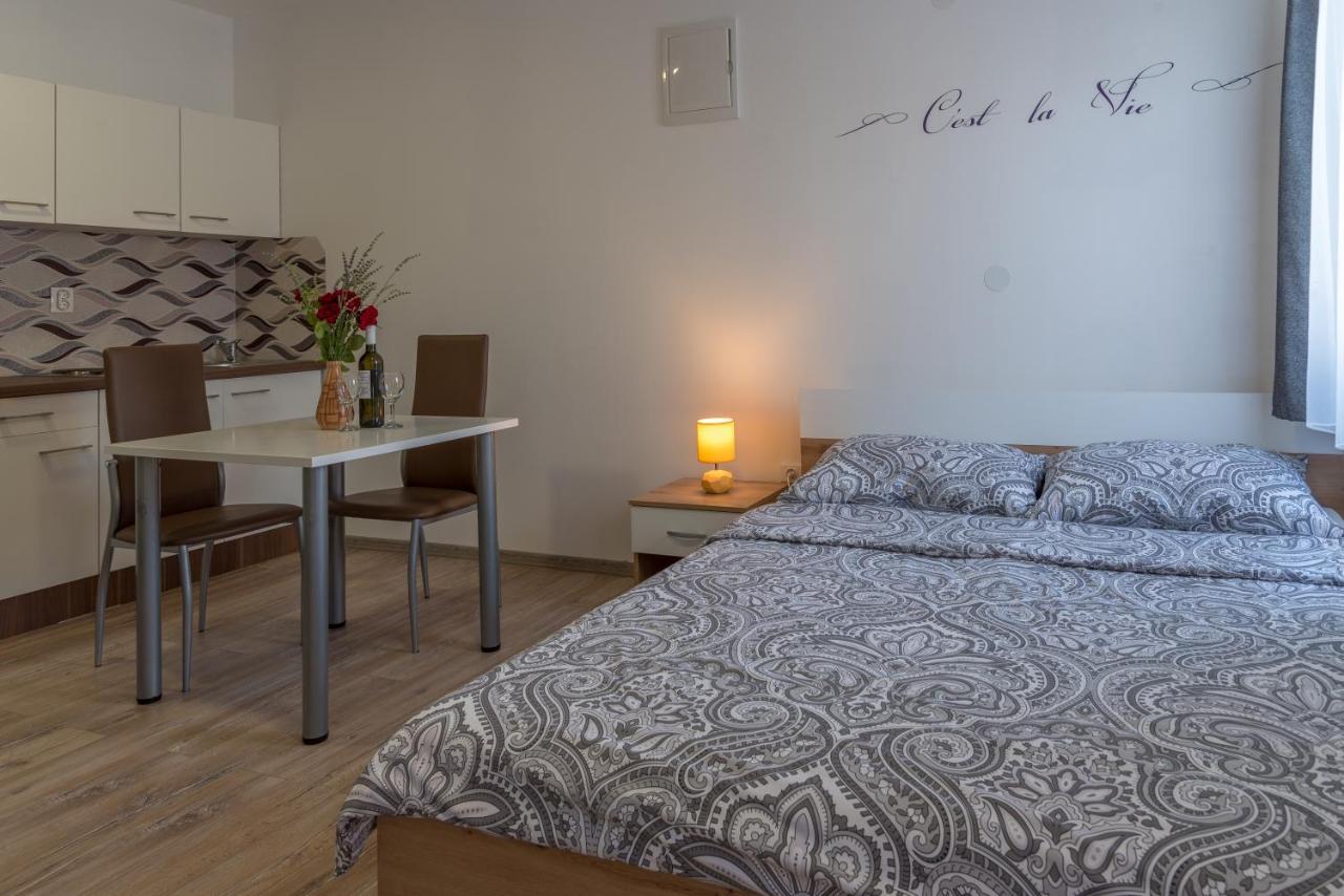 נין Apartmani Krzak מראה חיצוני תמונה