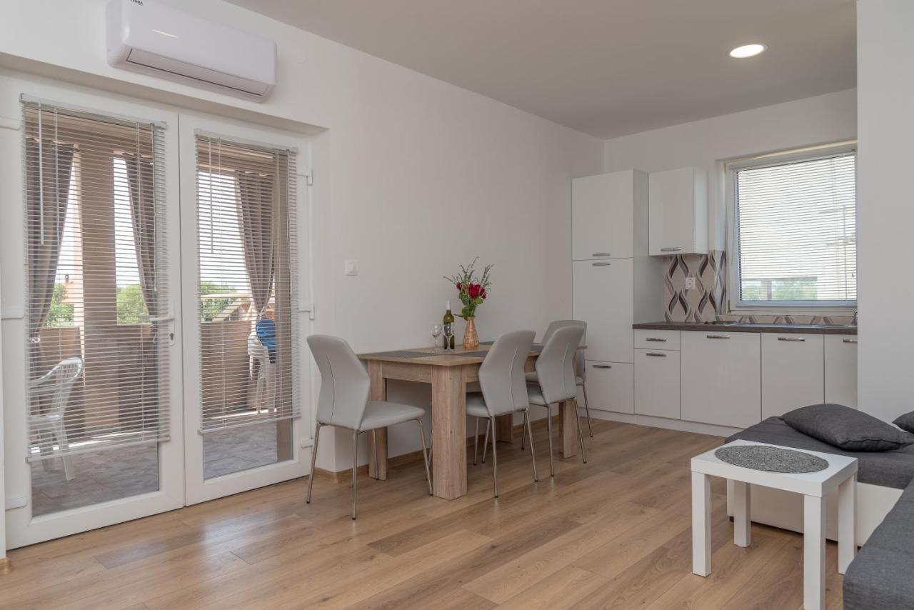 נין Apartmani Krzak מראה חיצוני תמונה